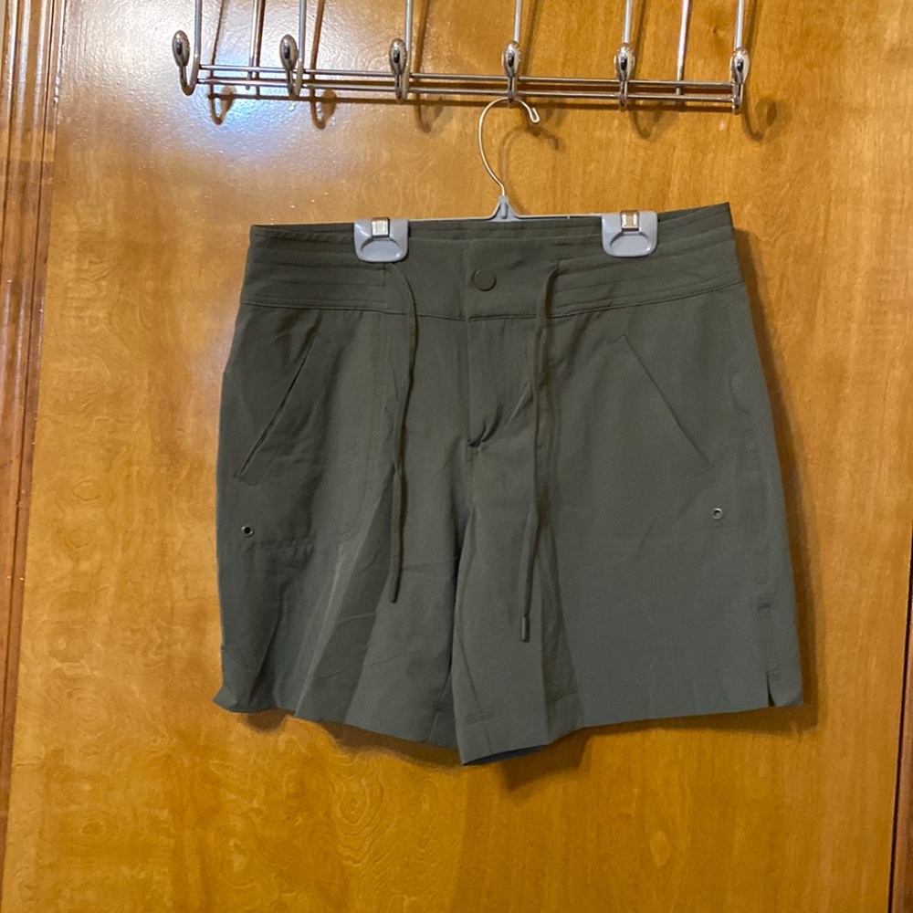 Athletic works olive green light weight size small 4-6 shorts